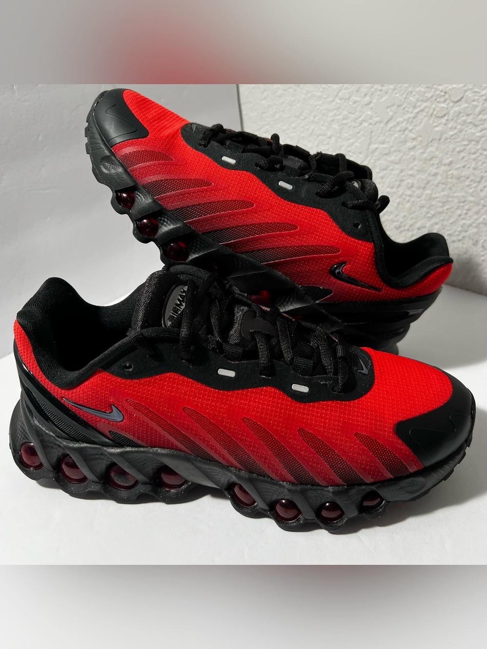 Nike Air Max Dn8 red black Running Shoes Youth 4.5Y Women’s size 6 HF7310-004